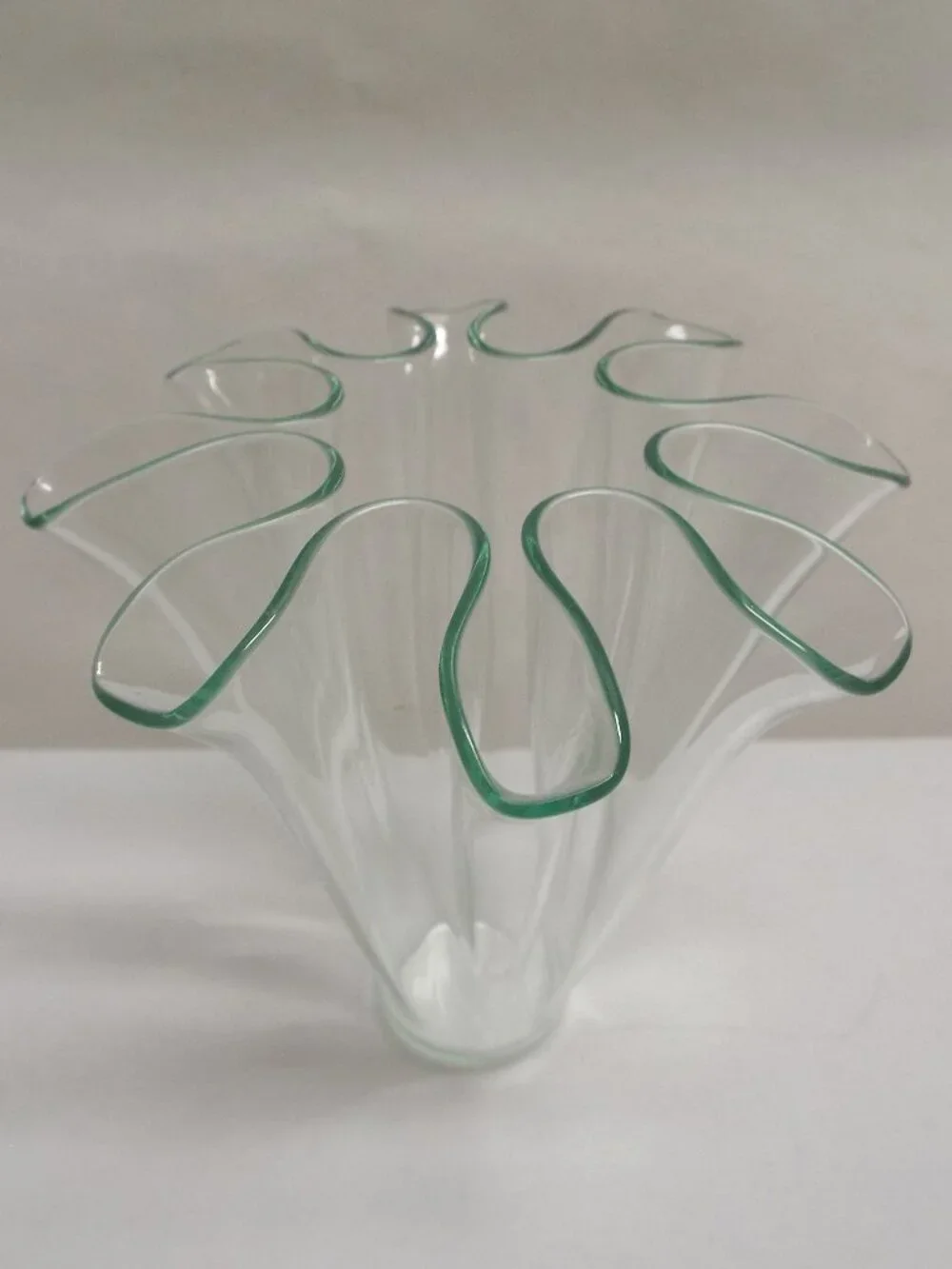 VINTAGE Clear Handkerchief Ruffle Glass Vase with Green Trim - NO chips/cracks